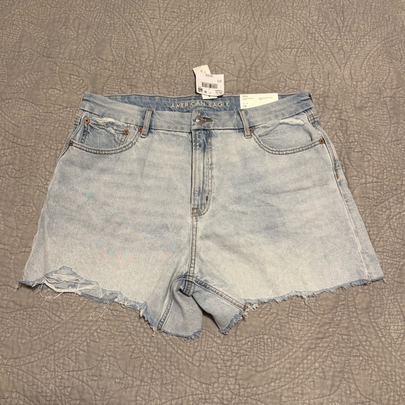 NWT American Eagle Outfitters Curvy Relaxed Short Strigid Size 16 Jean Shorts - Picture 1 of 5